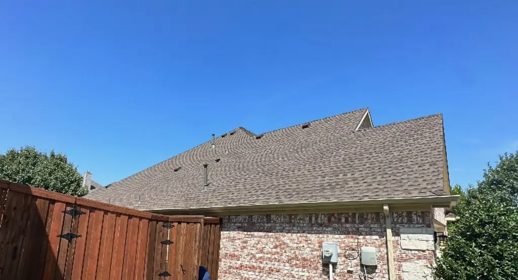 Completed roof replacement project in Luling